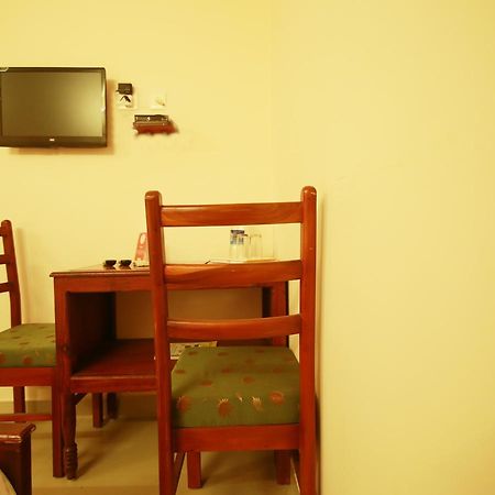 Oyo 4824 Hotel Star Kochi Extérieur photo