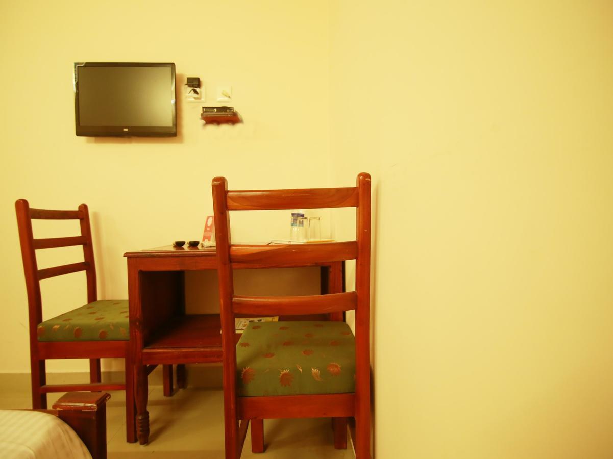 Oyo 4824 Hotel Star Kochi Extérieur photo
